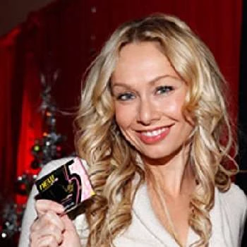 Kym Johnson Herjavec - Family, Bio, Birthday, Family, Income & More