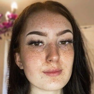 Holly Lamb - Age, Bio, Birthdate, Family, Networth & More