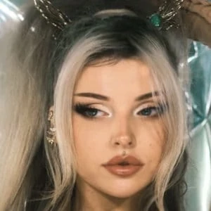 Larissa Lambert - Wiki, Family, Bio, Birthdate, Networth & More