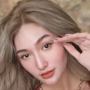 Sachzna Laparan Biography