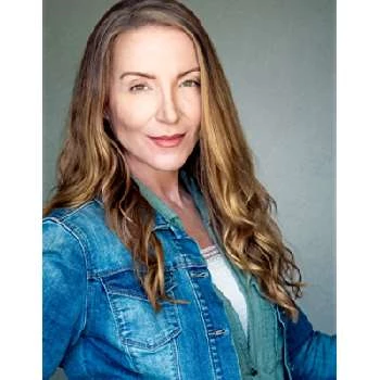 Lara Helena Biography