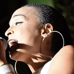 Alaine Laughton Biography