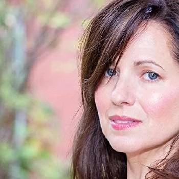 Laura Clifton - Age, Bio, Birthdate, Family, Networth & More