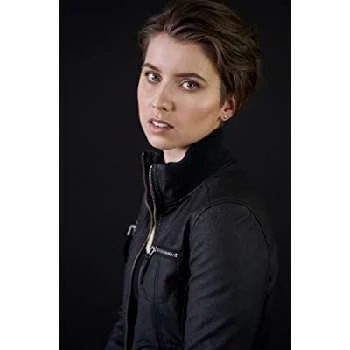 Laura Douglas - Age, Bio, Birthdate, Family, Networth & More