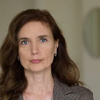 Laura Lamanda - Age, Bio, Birthdate, Family, Networth & More