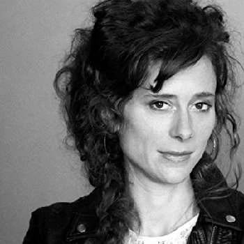 Laura Wandel Biography