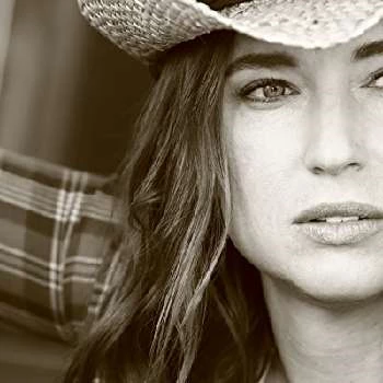 Lauren Byrnes - Age, Bio, Birthdate, Family, Networth & More