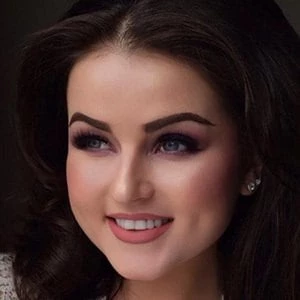 Veronica LaVery Biography