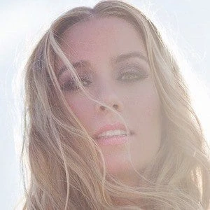 Lisa Lavie - Biography, Birthdate, Family, Networth & More