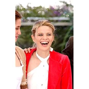 Léa Fazer - Networth, Bio, Birthdate, Age, Family & More