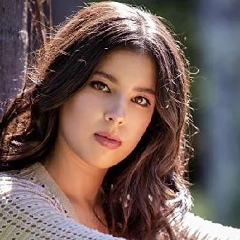 Lea Hoestlandt - Age, Bio, Birthdate, Family, Networth & More