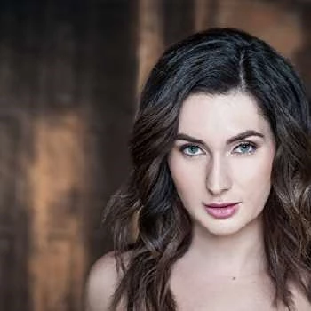 Leanne Noelle Smith Biography