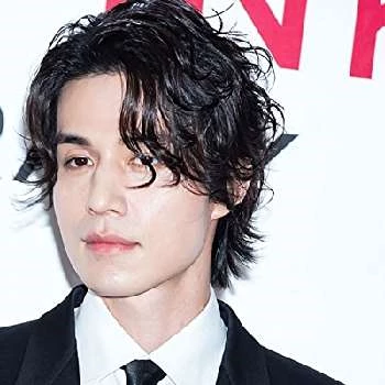 Lee Dong-wook Biography