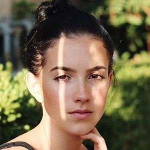 Yasmeen Lee - Age, Height, Birthdate, Family, Wiki & More