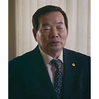 Lee Yong-woo - Age, Bio, Birthdate, Family, Networth & More