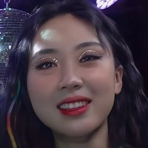 Young-ji Lee Biography