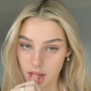 Millie Leer Biography