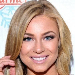 Nikki Leigh Biography