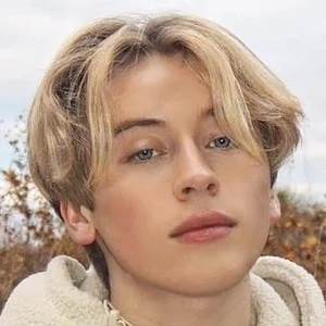 Ralph Leng - Birthdate, Age, Family, Bio, Networth & More