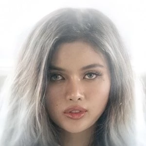 Lesha Biography