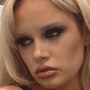 Ash Levi - Age, Bio, Birthdate, Family, Networth & More