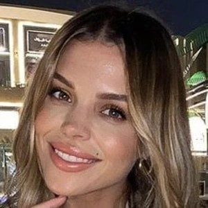 Chloe Lewis Biography