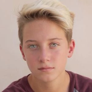 Dakota Lewis Biography