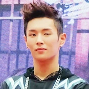 Li Wenhan - Age, Bio, Birthdate, Family, Networth & More