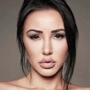 Kara Lina - Age, Height, Birthdate, Family, Wiki & More