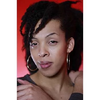 Linda La Biography