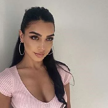 Linda Stepanyan - Age, Bio, Birthdate, Family, Networth & More