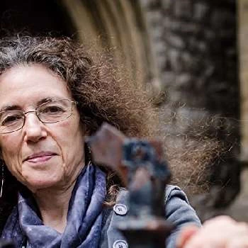 Linda Stratmann Biography