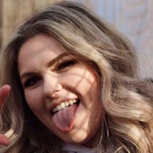 Chelsea Linder - Networth, Bio,Birthdate, Family, Wiki & More