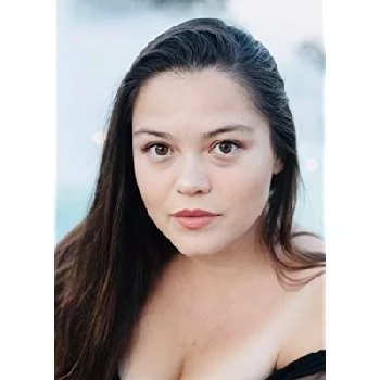Lindsay Bates Biography