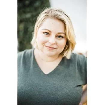 Lindsey Belaga - Age, Bio, Birthdate, Family, Networth & More