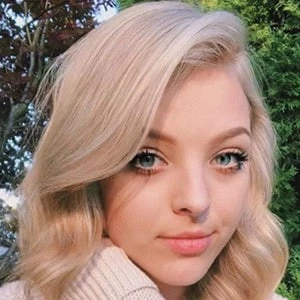 LindseySzn - Wiki, Bio, Networth, Birthdate, Family & More