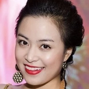 Hoang Thuy Linh Biography