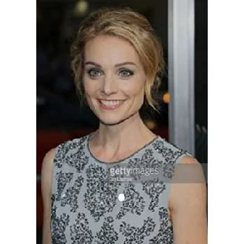 Lisa Brenner - Wiki, Bio, Birthdate, Networth, Family & More