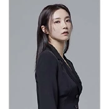 Liz Cha - Age, Bio, Birthdate, Family, Networth & More