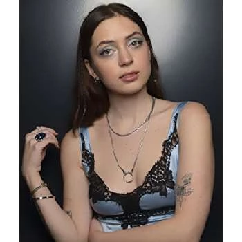 Lizzy McAlpine - Age, Bio, Birthdate, Family, Networth & More