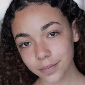 Mia Lloyd - Wiki, Bio, Networth, Birthdate, Family & More