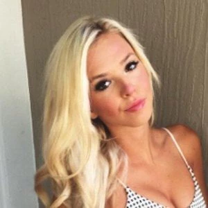 Elise Lobb Biography