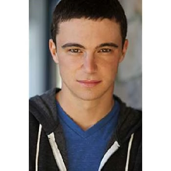 Logan Manus - Age, Bio, Birthdate, Family, Networth & More