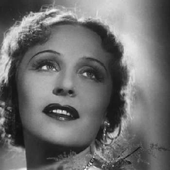 Lola Chlud - Date Of Birth, Bio, Birthdate, Parents, Networth & More