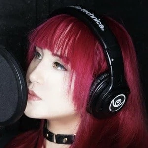 Lollia Biography