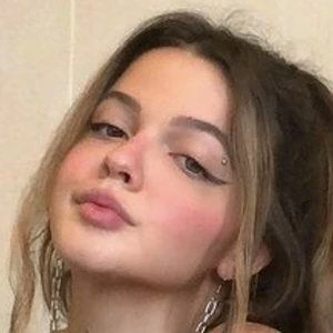 Isa Longwell - Networth, Bio, Wiki, Family, Birthday, Networth & More