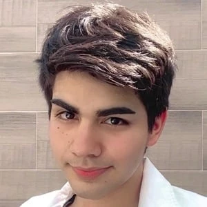 Juan Jose Lopez - Family, Bio, Birthday, Family, Income & More