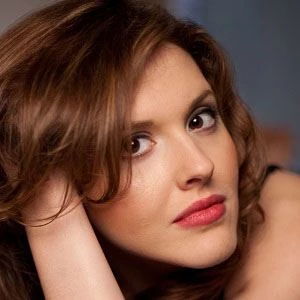 Halie Loren - Wiki, Bio, Networth, Birthdate, Family & More