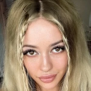 Bree Louise - Family, Bio, Birthday, Family, Income & More