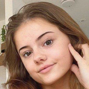 Ellie Louise Biography